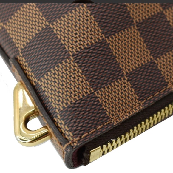 Authentic Louis Vuitton bag. Gently used. In a very great condition with receipt - Picture 6 of 12